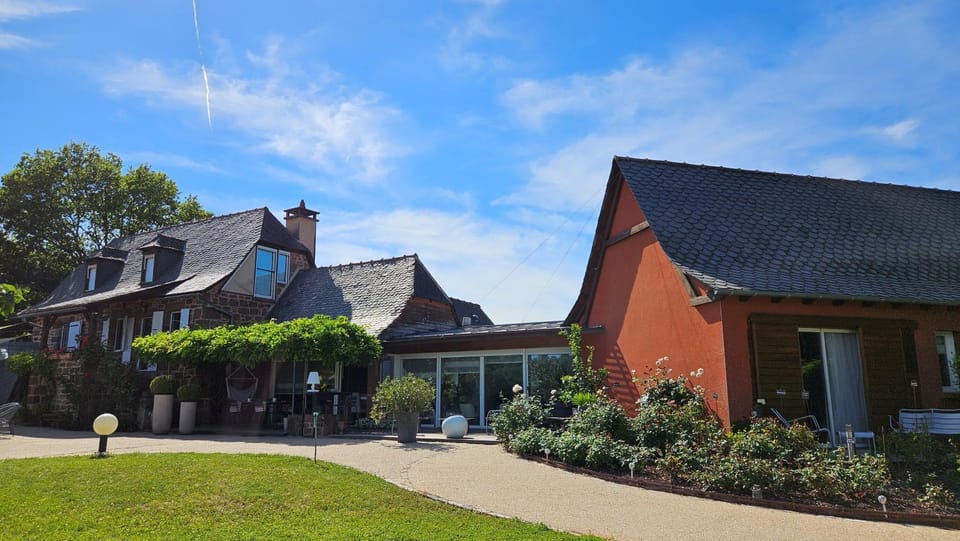 Property building, Day, Garden, Garden view