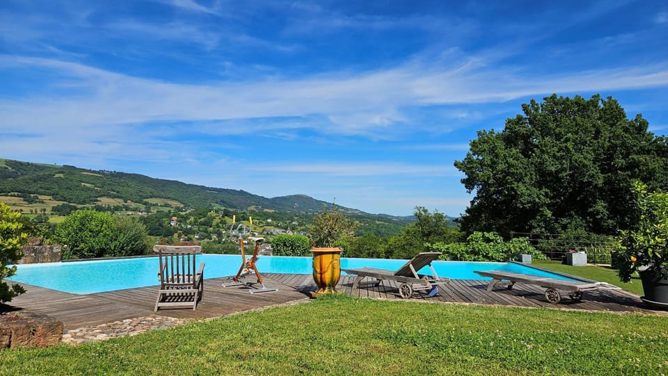 Nearby landmark, Day, Natural landscape, Garden, Garden view, Mountain view, Pool view, Swimming pool, sunbed