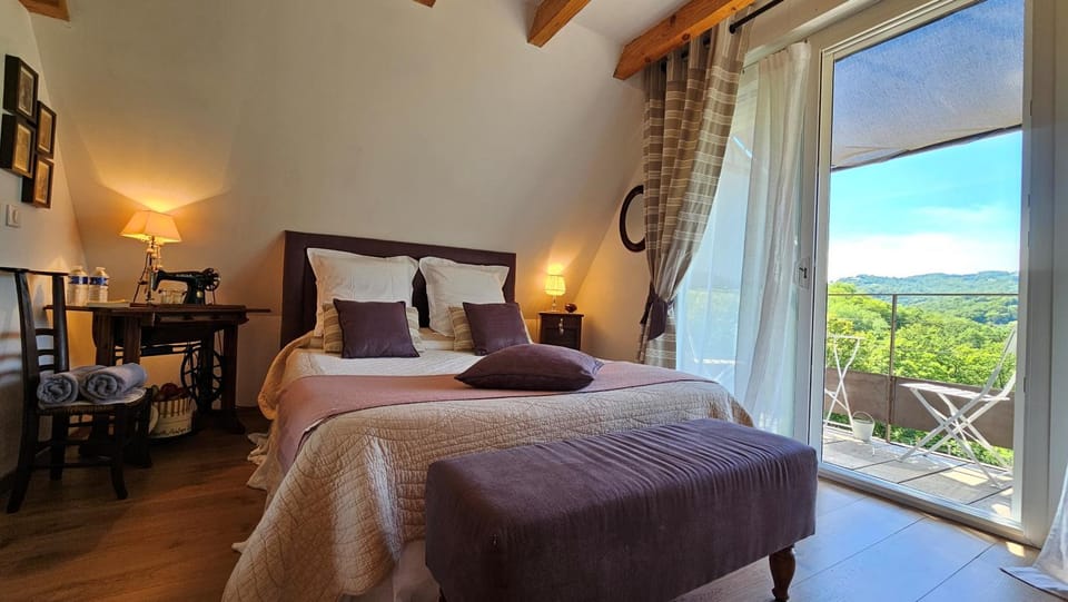 Bed, Natural landscape, View (from property/room), Balcony/Terrace, Photo of the whole room, Bedroom