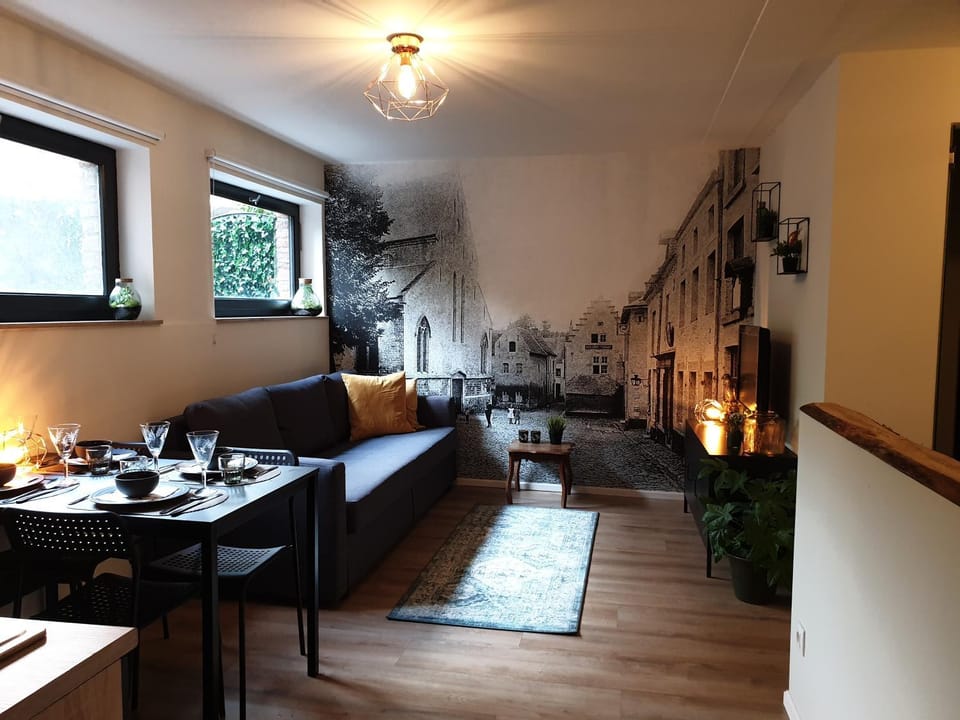 Living room, Seating area, Dining area