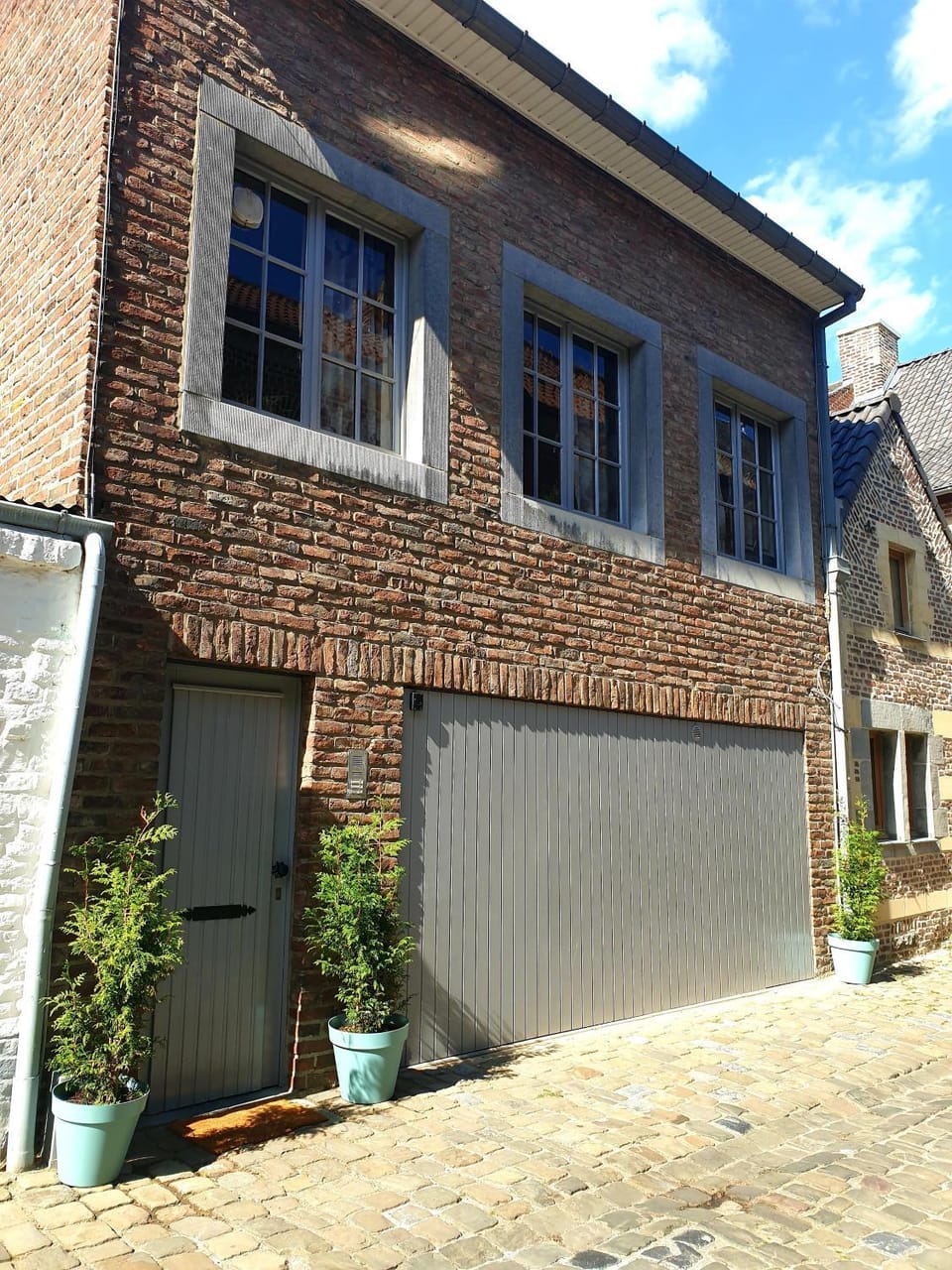 Property building, Facade/entrance