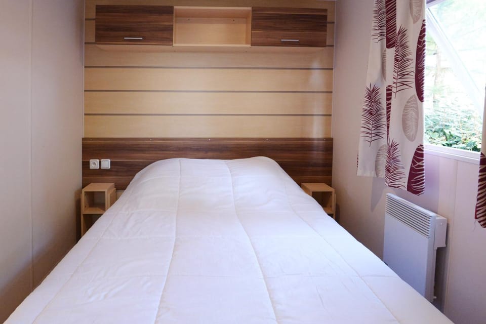 Bed, Photo of the whole room, Bedroom, internet