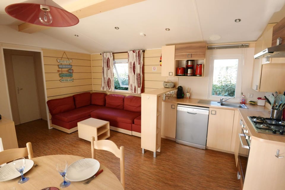 Coffee/tea facilities, Kitchen or kitchenette, Living room, Dining area, dishwasher, minibar, pet friendly, stove, toaster