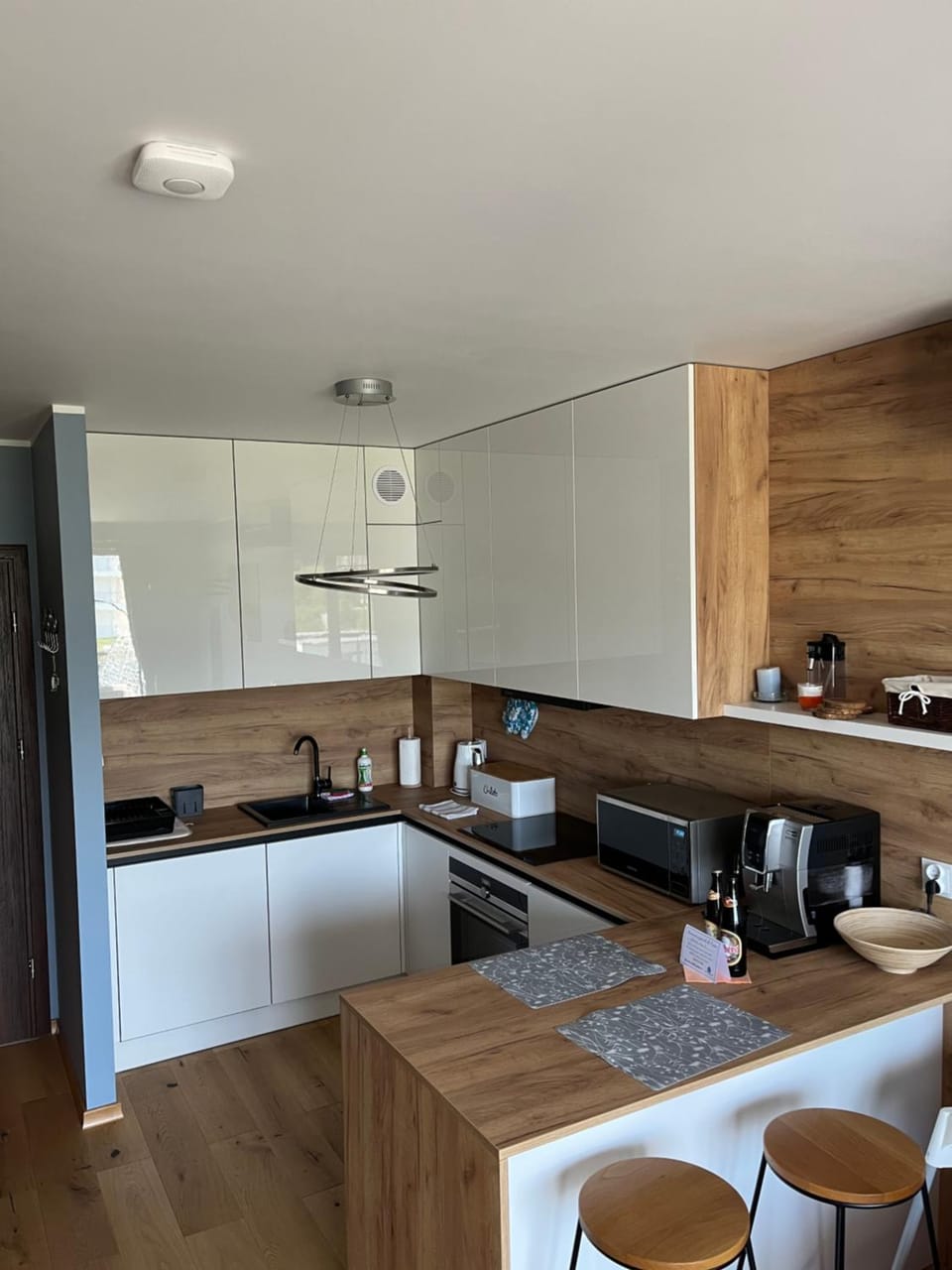 Coffee/tea facilities, Kitchen or kitchenette, Dining area, dishwasher, minibar, pet friendly, stove