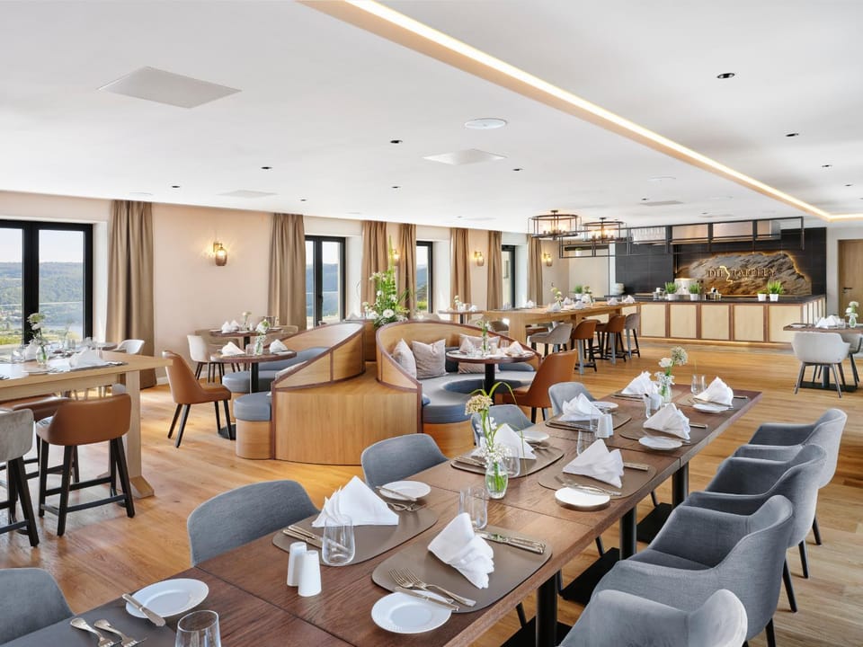 Restaurant/places to eat, Food and drinks