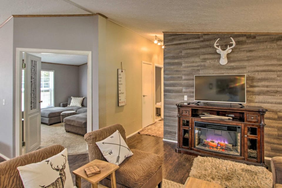 Packwood Cabin Less Than 20 Mi to Mt Rainier Adventure Cabin in Washington