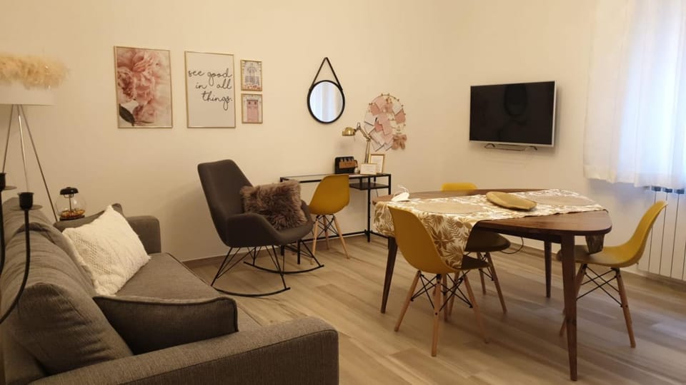 TV and multimedia, Seating area