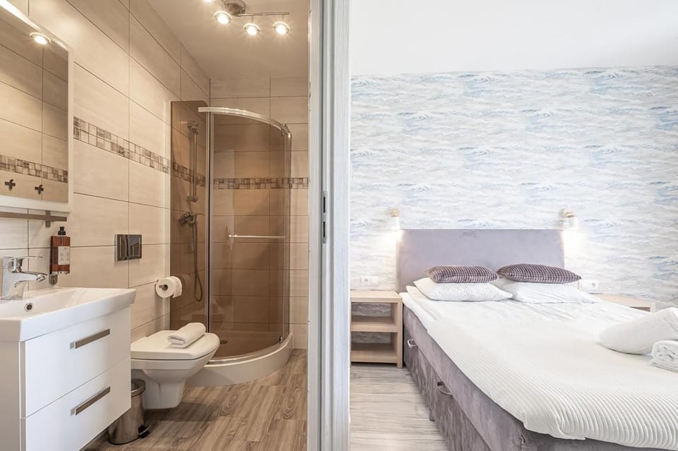 Bathroom, Photo of the whole room