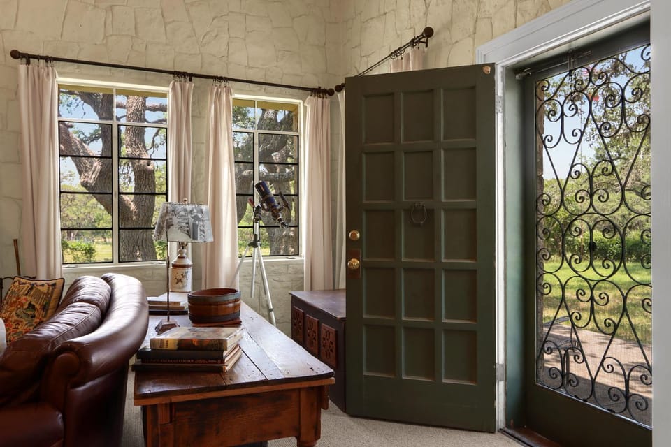 Live Oak Ranch House in Spring Branch