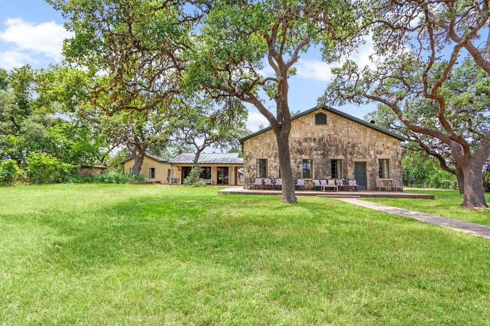 Live Oak Ranch House in Spring Branch