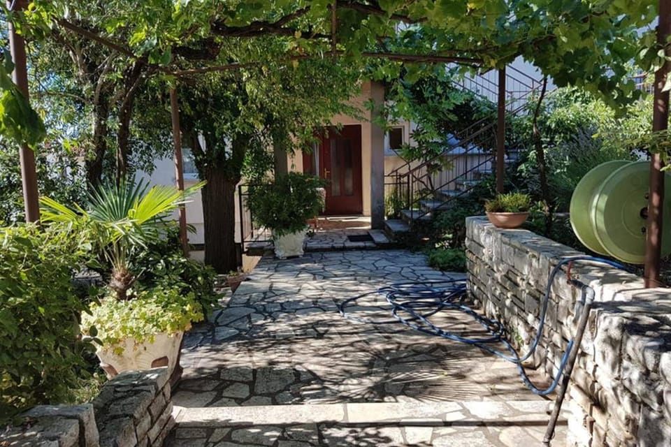 Property building, Facade/entrance, Garden