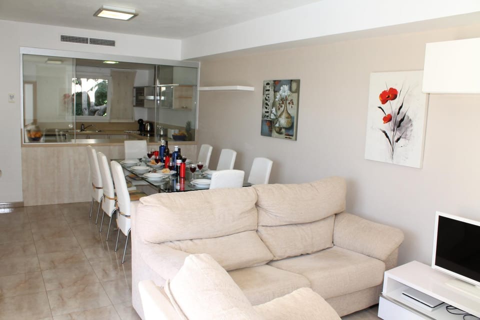 Living room, Dining area
