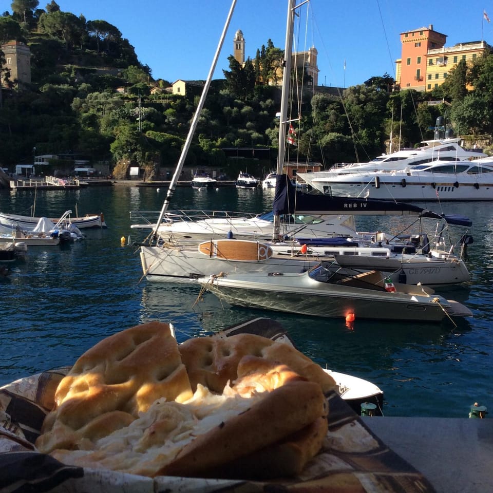 Nearby landmark, Breakfast