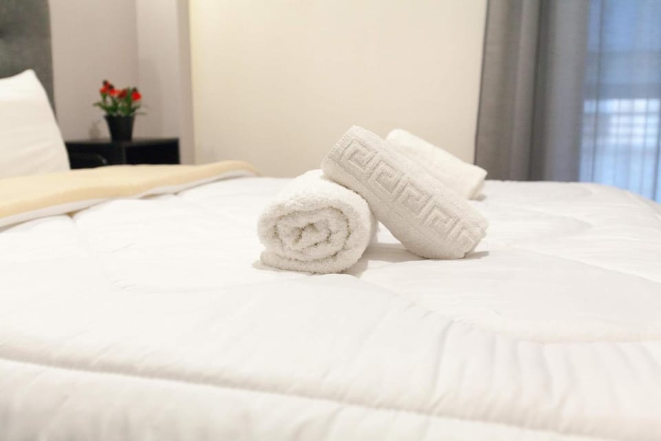 Bed, Photo of the whole room, Bedroom, towels