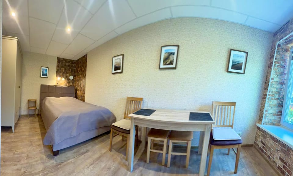 Bed, Photo of the whole room, Dining area