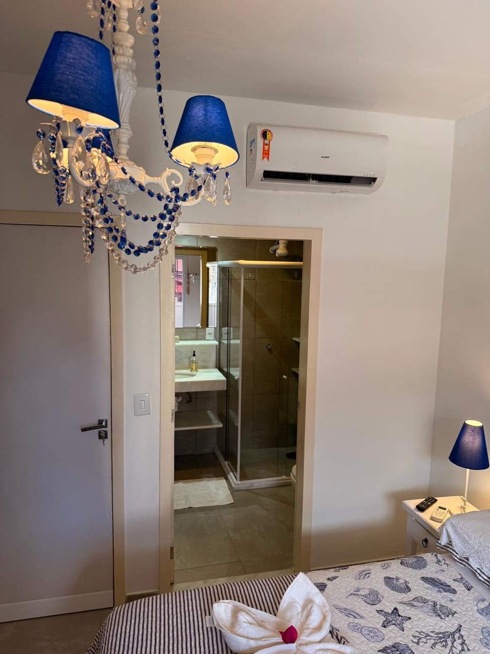 Photo of the whole room, air conditioner