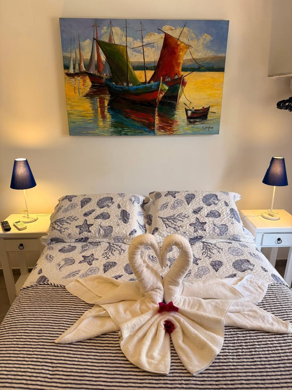 Bed, Photo of the whole room, Decorative detail, Bedroom