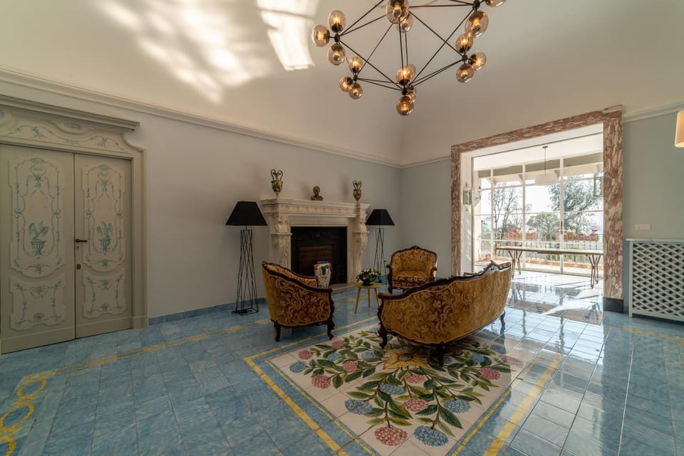 Living room, Seating area