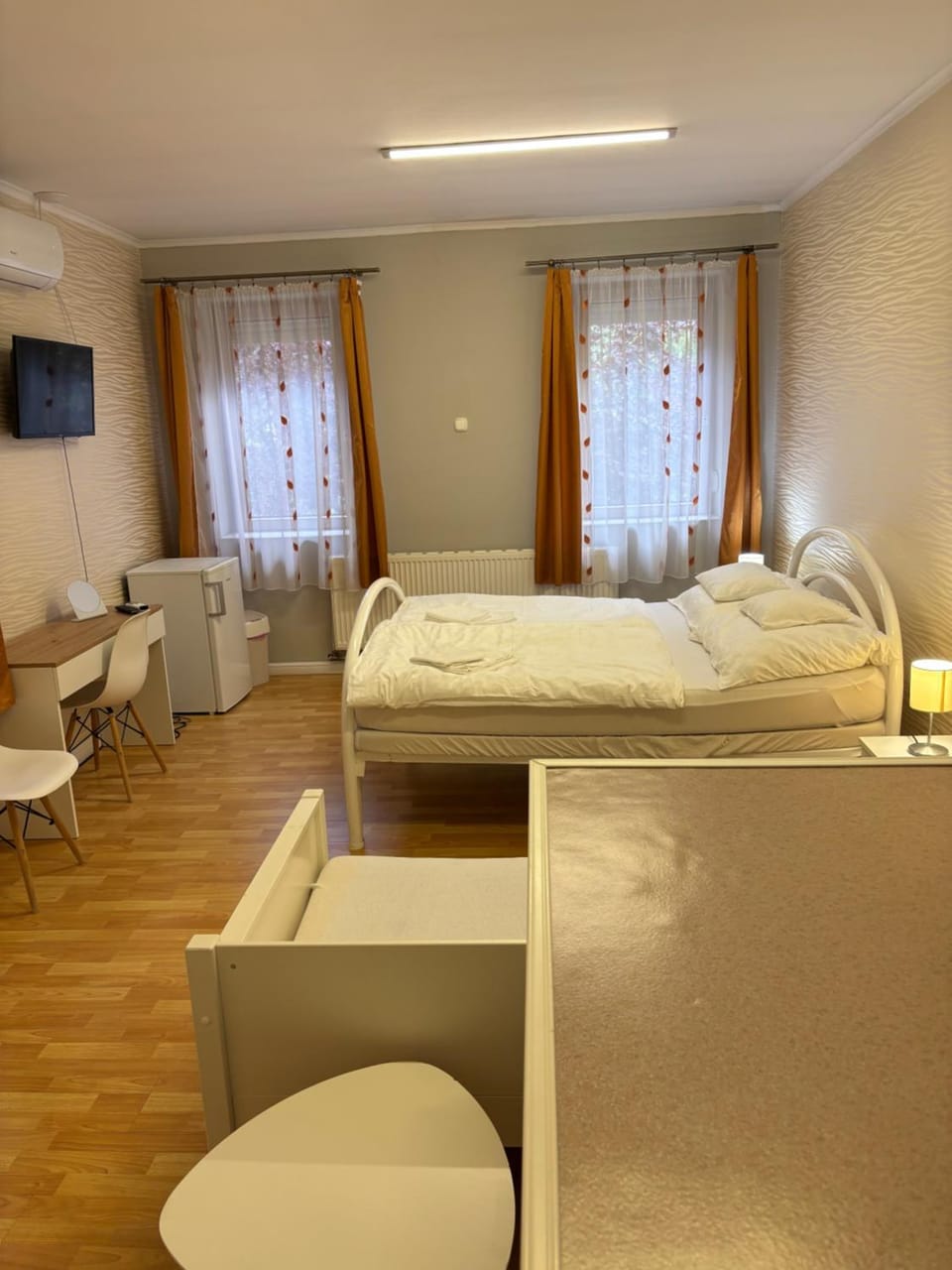 TV and multimedia, Photo of the whole room, Bedroom, air conditioner