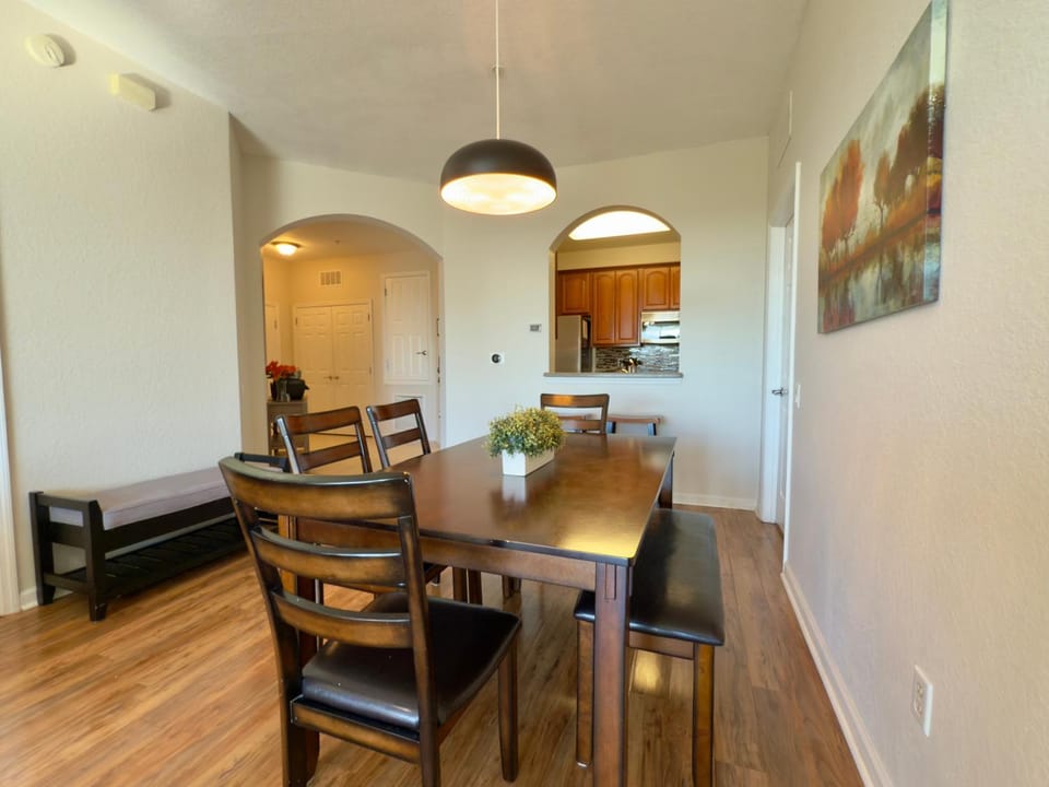 Kitchen or kitchenette, Seating area, Dining area