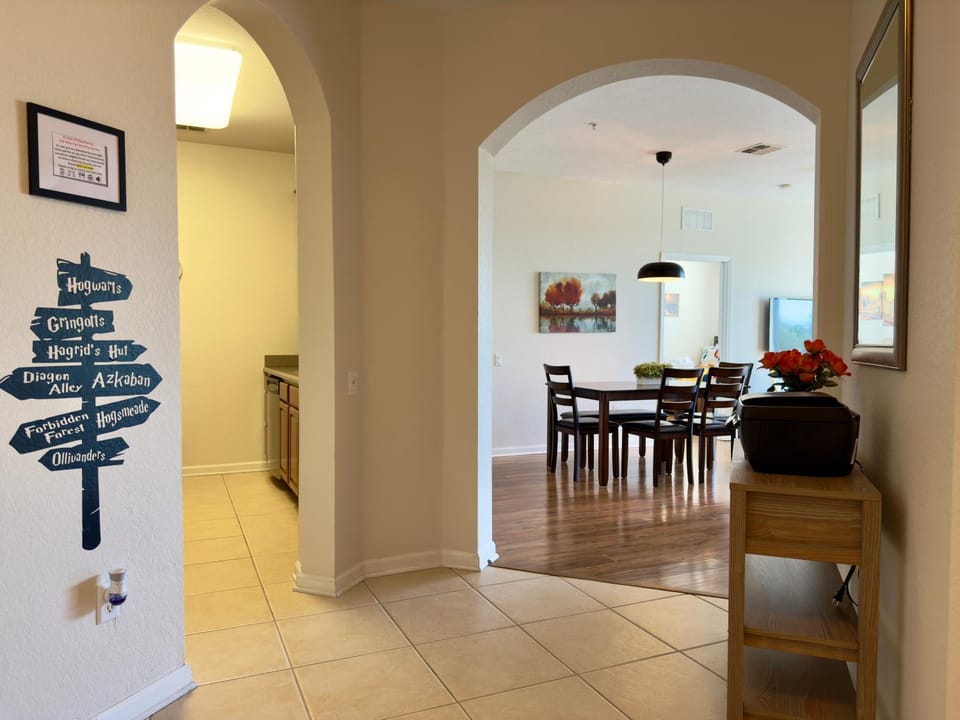 Facade/entrance, Decorative detail, Dining area