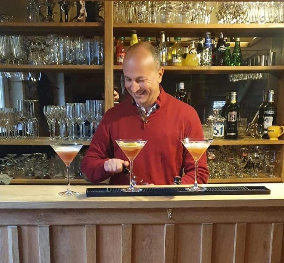 Staff, Lounge or bar, Alcoholic drinks