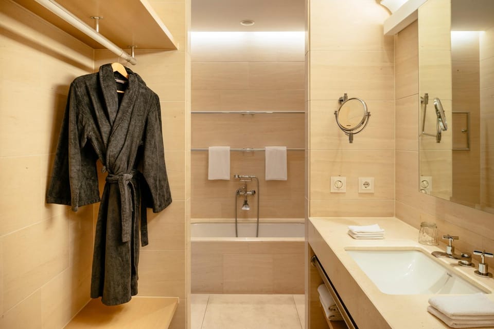 Bathroom, towels