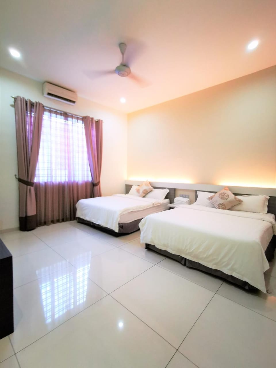 Photo of the whole room, Bedroom