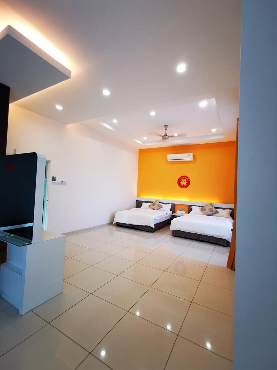 Photo of the whole room, Bedroom