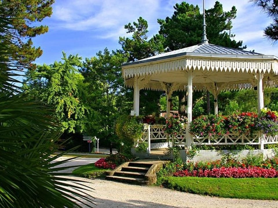 Arcachon Centre: Beau T2 53m² avec Terrasse, Parking, Ascenseur, Proche Plage et Commerces - FR-1-420-93 Apartment in Arcachon