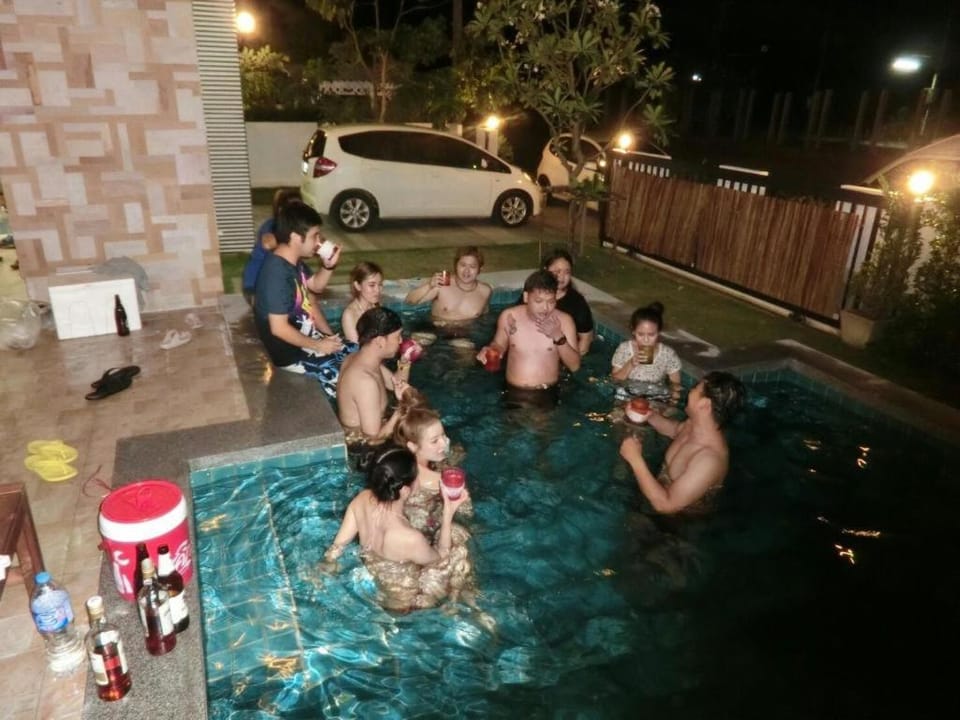บ้านคาราโอเกะ พูลวิลล่า หัวหิน 3 ห้องนอน สระส่วนตัว พัก 6-15 คน House in Hua Hin District