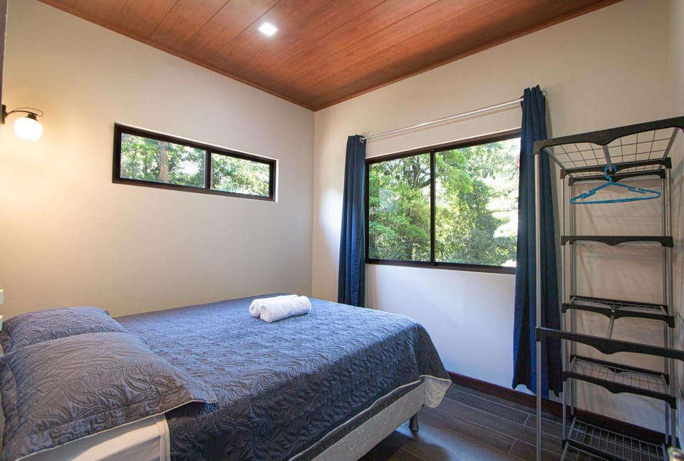Green Habitat House in Monteverde