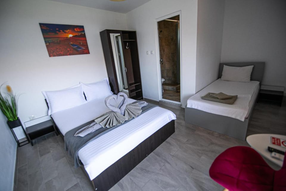 Bedroom, towels