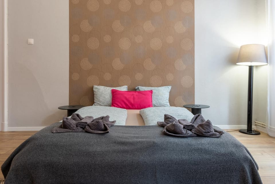 Bed, Living room