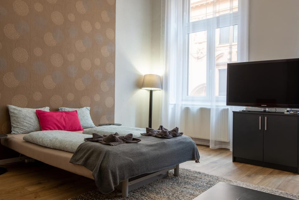 Bed, Living room