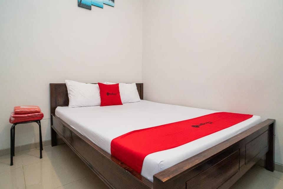 RedDoorz at MERR Rungkut Jl Gunung Anyar Hotel in Surabaya