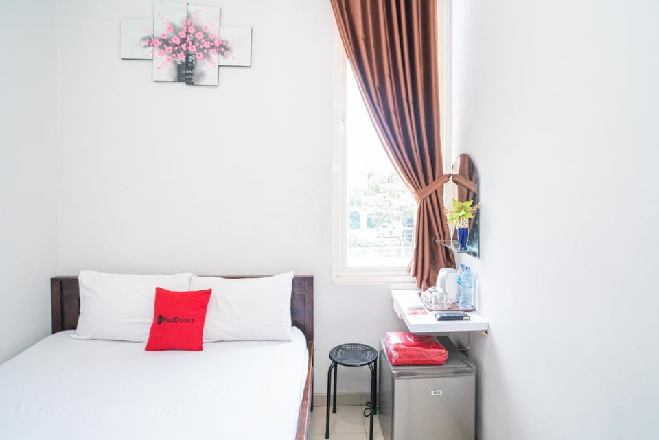 RedDoorz at MERR Rungkut Jl Gunung Anyar Hotel in Surabaya