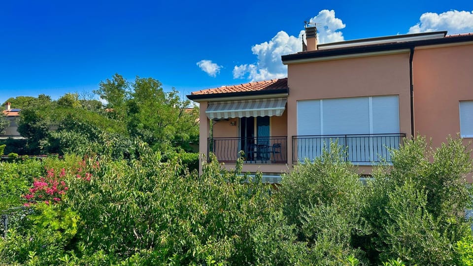 Property building, Balcony/Terrace, Balcony/Terrace