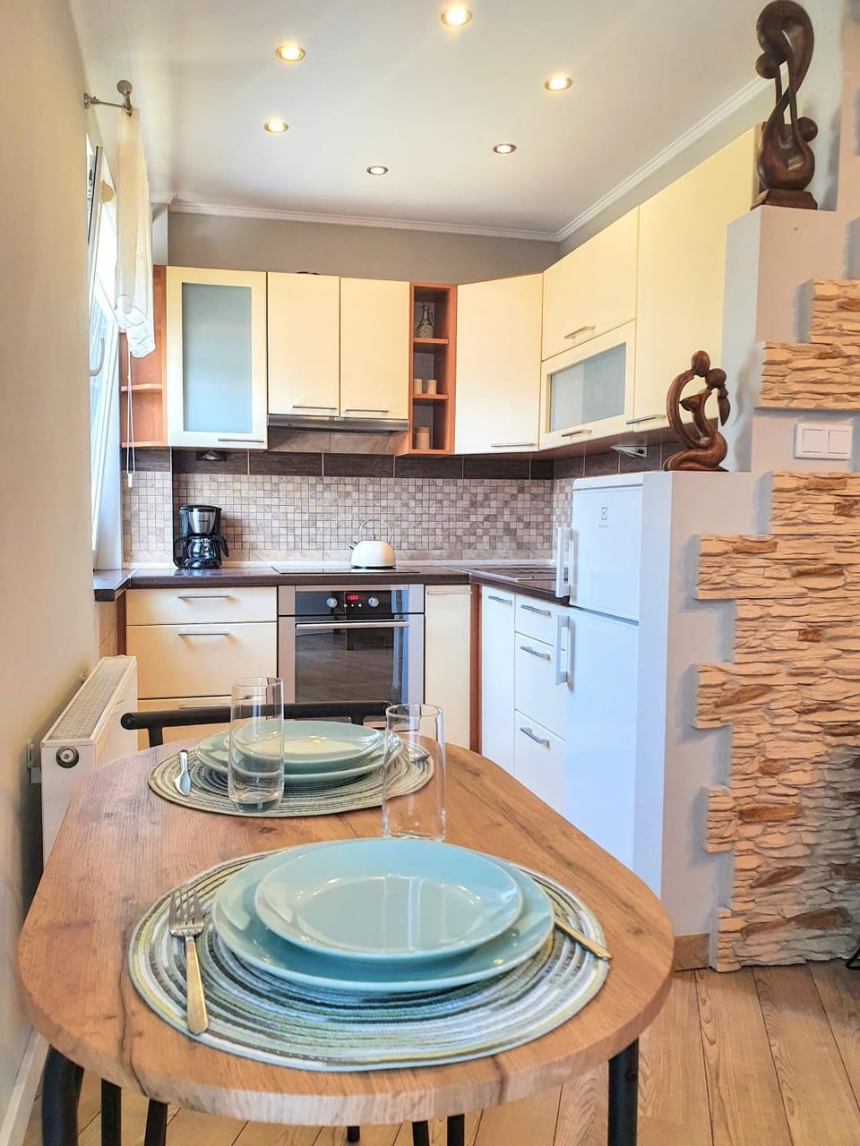 Coffee/tea facilities, Kitchen or kitchenette, Dining area