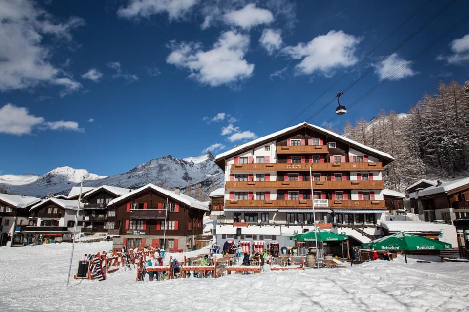 Facade/entrance, Off site