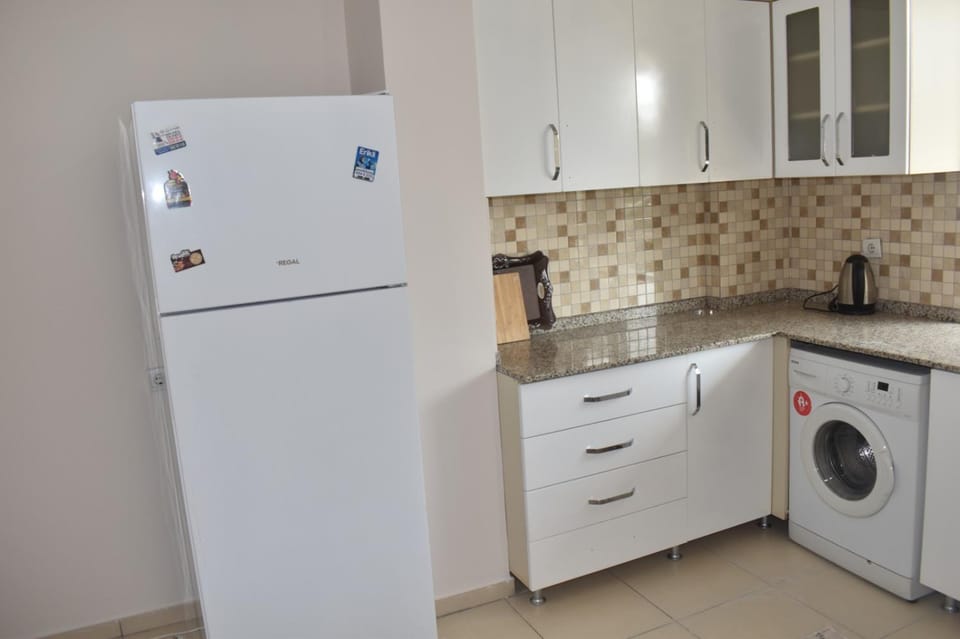 Kitchen or kitchenette, dishwasher, oven, pet friendly, stove, washing machine