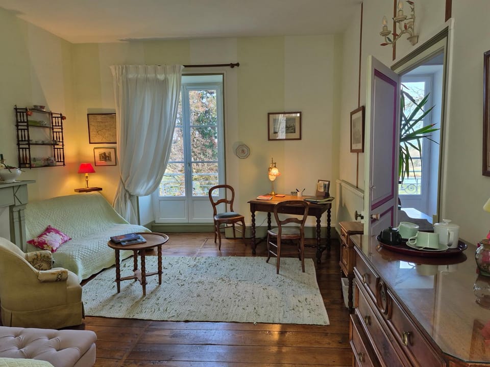 Property building, Photo of the whole room, Bedroom, Garden view