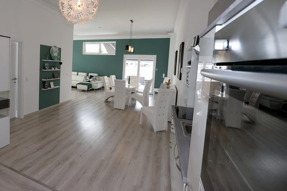 Living room, Photo of the whole room, Seating area, Dining area