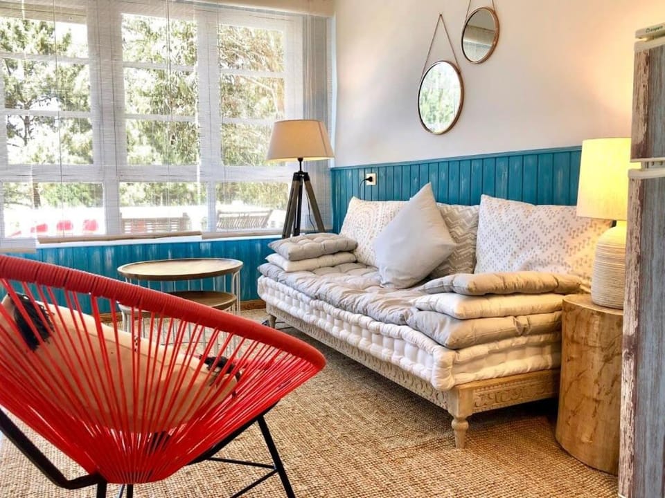 The Cliffs - Bannanas Longboard House in A Mariña Occidental