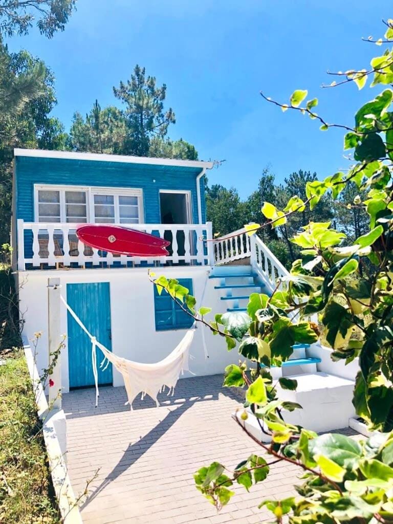 The Cliffs - Bannanas Longboard House in A Mariña Occidental