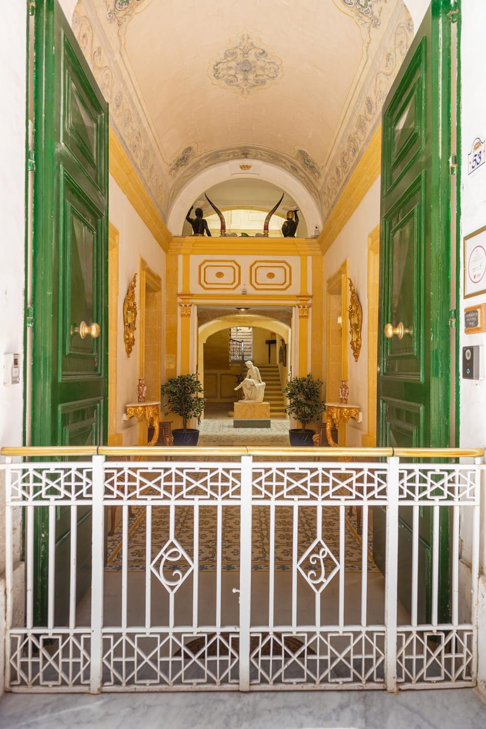 Facade/entrance