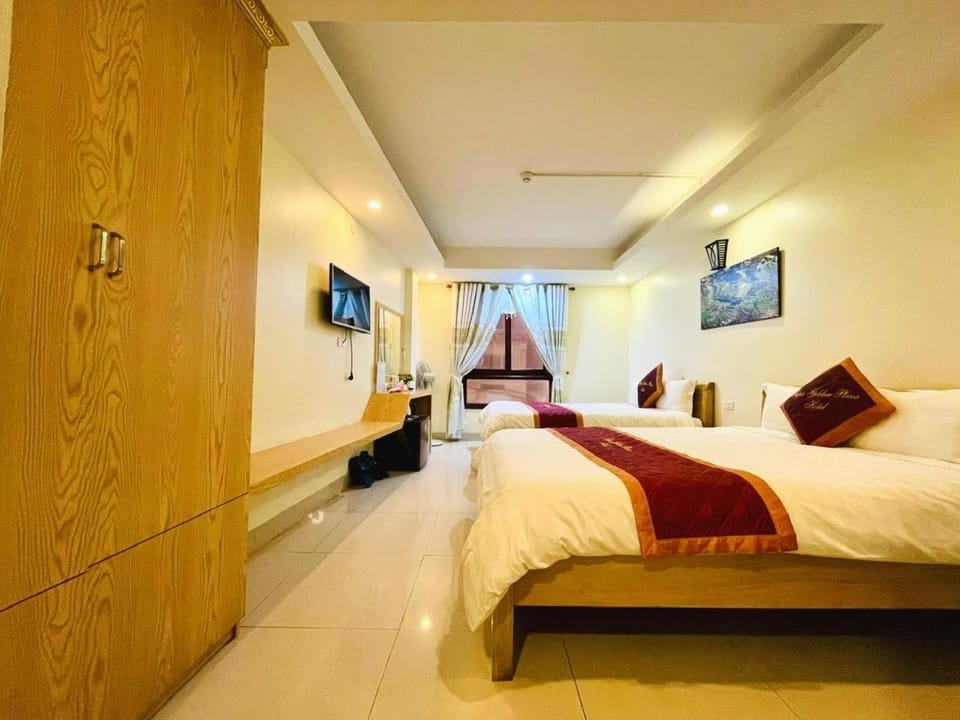 Bed, TV and multimedia, Evening entertainment, Bedroom, wardrobe