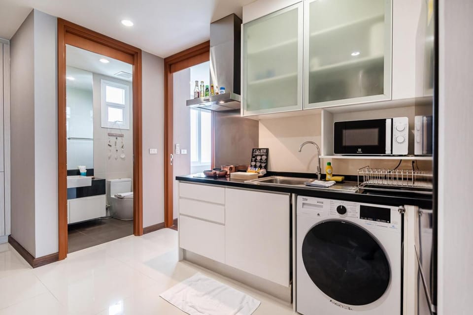 White Sands Beachfront l 2BR Condo with Ocean View Apartment in Pattaya City