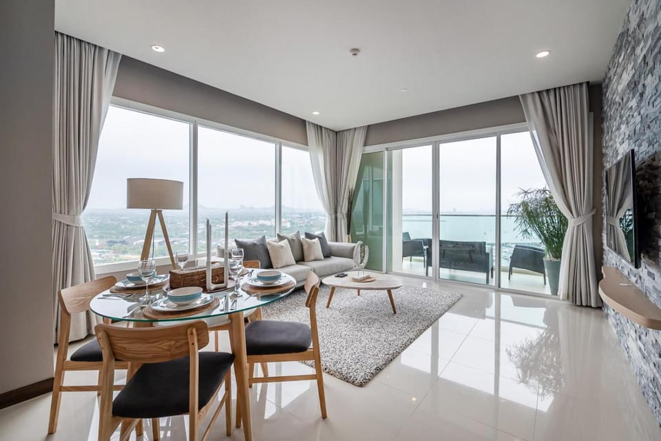 White Sands Beachfront l 2BR Condo with Ocean View Apartment in Pattaya City