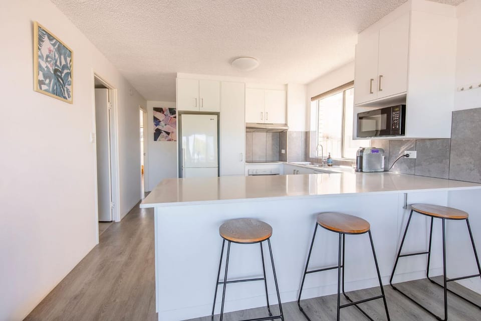 Kitchen or kitchenette, Seating area, Dining area, oven, stove